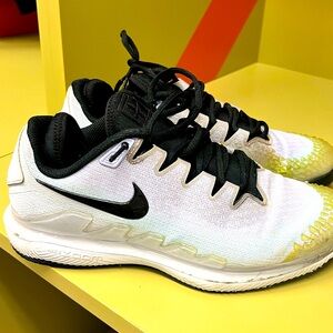 Nike Air Zoom Vapor Knit - Size 8